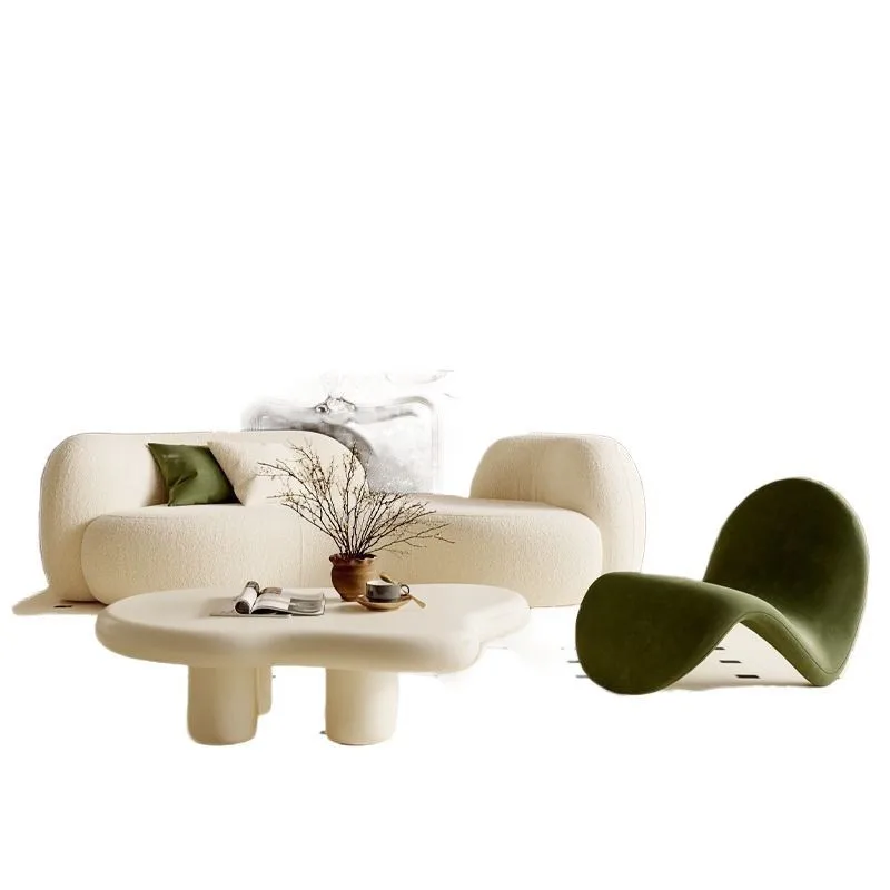 

Диван специальной формы кремового цвета. Современная простая гостиная, небольшая квартира, салон красоты, магазин одежды, прием и отдых.