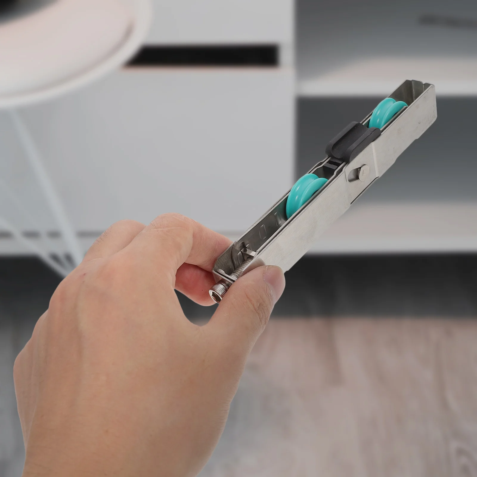 قطع غيار بكرة الباب المنزلقة المصنوعة من الفولاذ المقاوم للصدأ عازلة للصوت، عملية سهلة، بكرات خزانة منزلقة، مجاري الباب الزجاجي