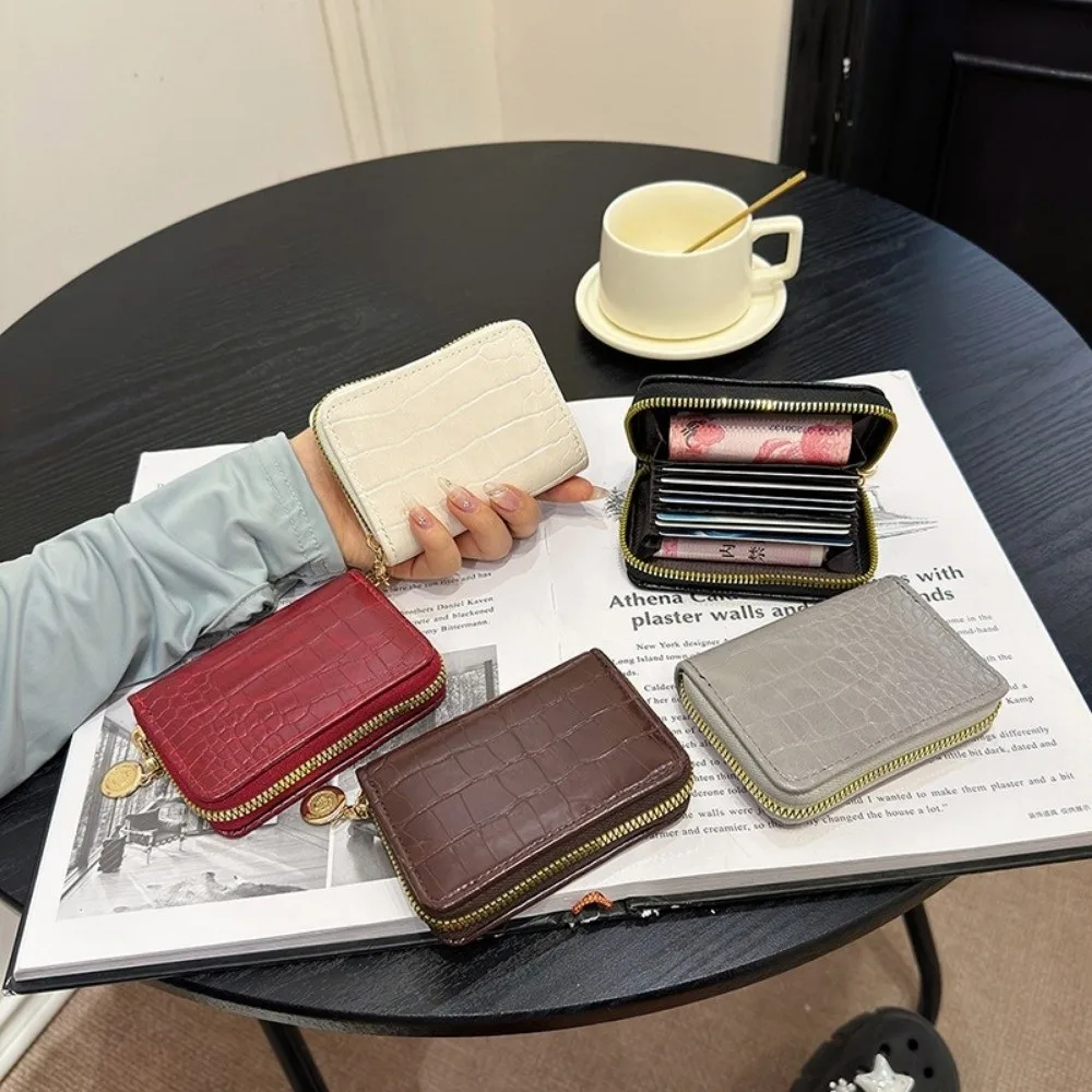 

Модные женские короткие кошельки из искусственной кожи, большой вместимости, с узором под крокодила, маленький кошелек на молнии, с несколькими отделениями, монетница, держатель для карт