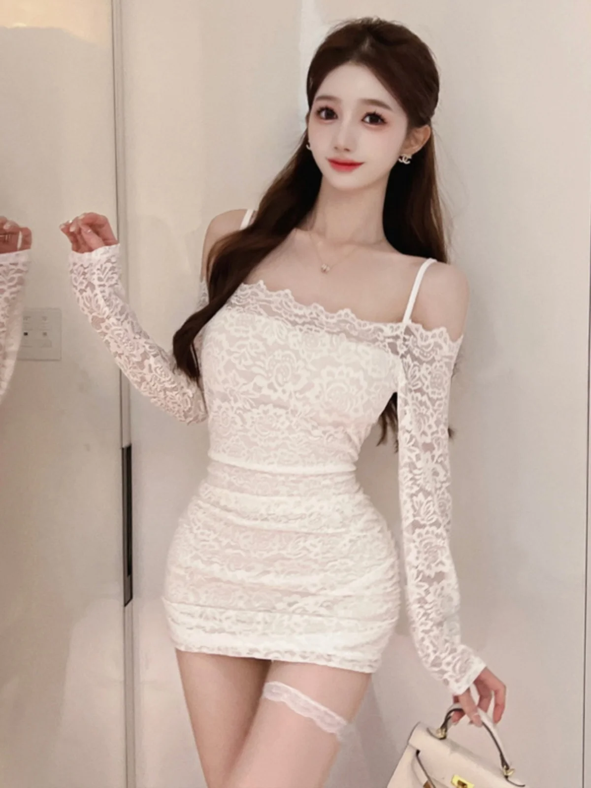 섹시한 레이스 원피스 Bodycon 복장 여성을위한 긴 소매 기본 레이어 복장 유명한 인터넷 연예인 승인 