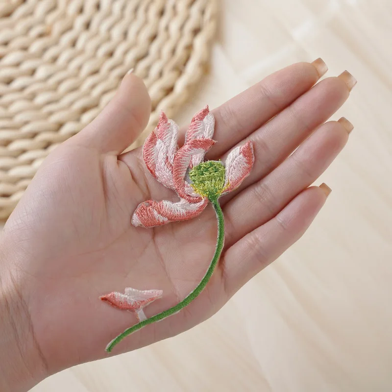 Three-dimensional lotus embroidered cloth patch