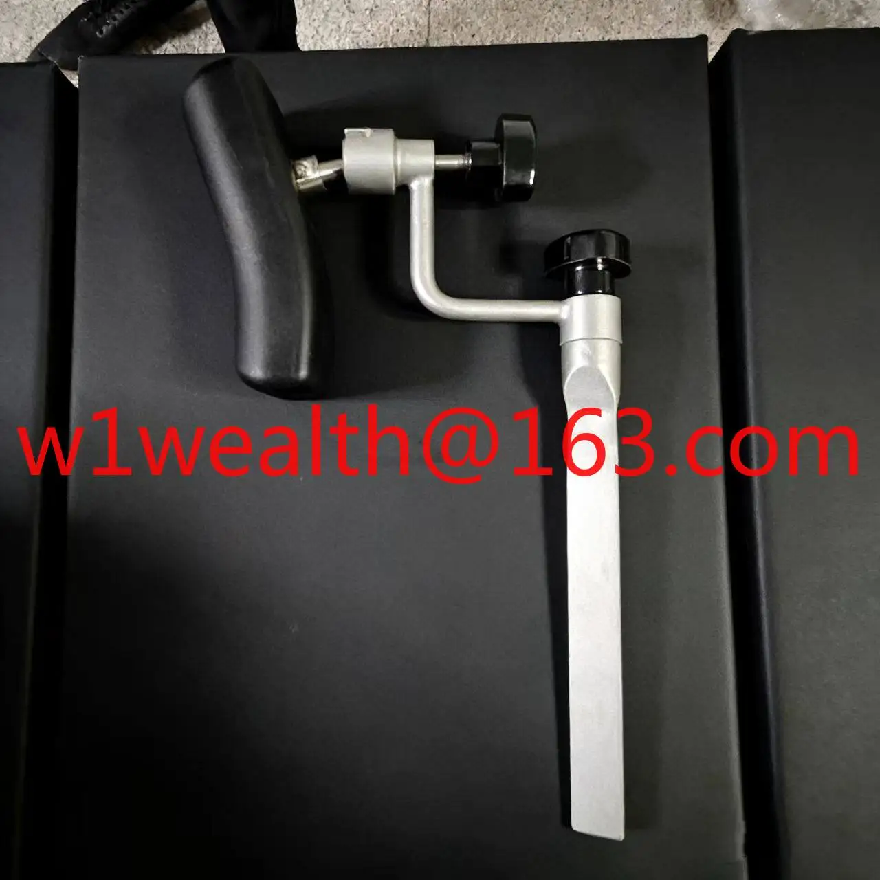 Operating table accessories support shoulder waist side bracket universal adjustment side lying position waist shoulder support
