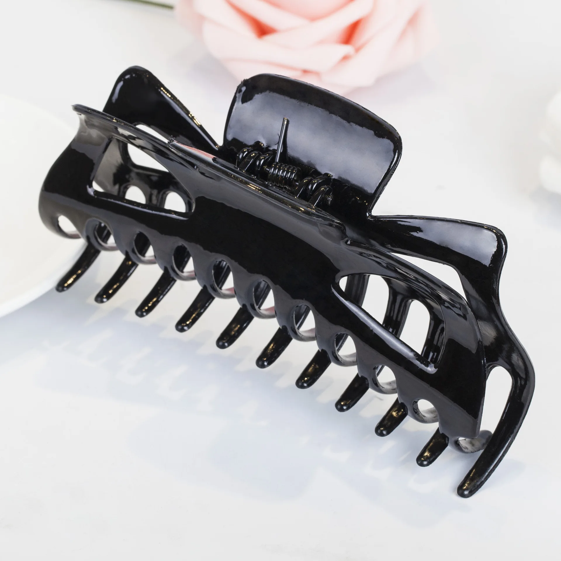 Hot Quality Thick Hair Clip for Women and Girls Fashion Large 13.5CM Hair Claws Hair Accessoriesl Big Hair Claw