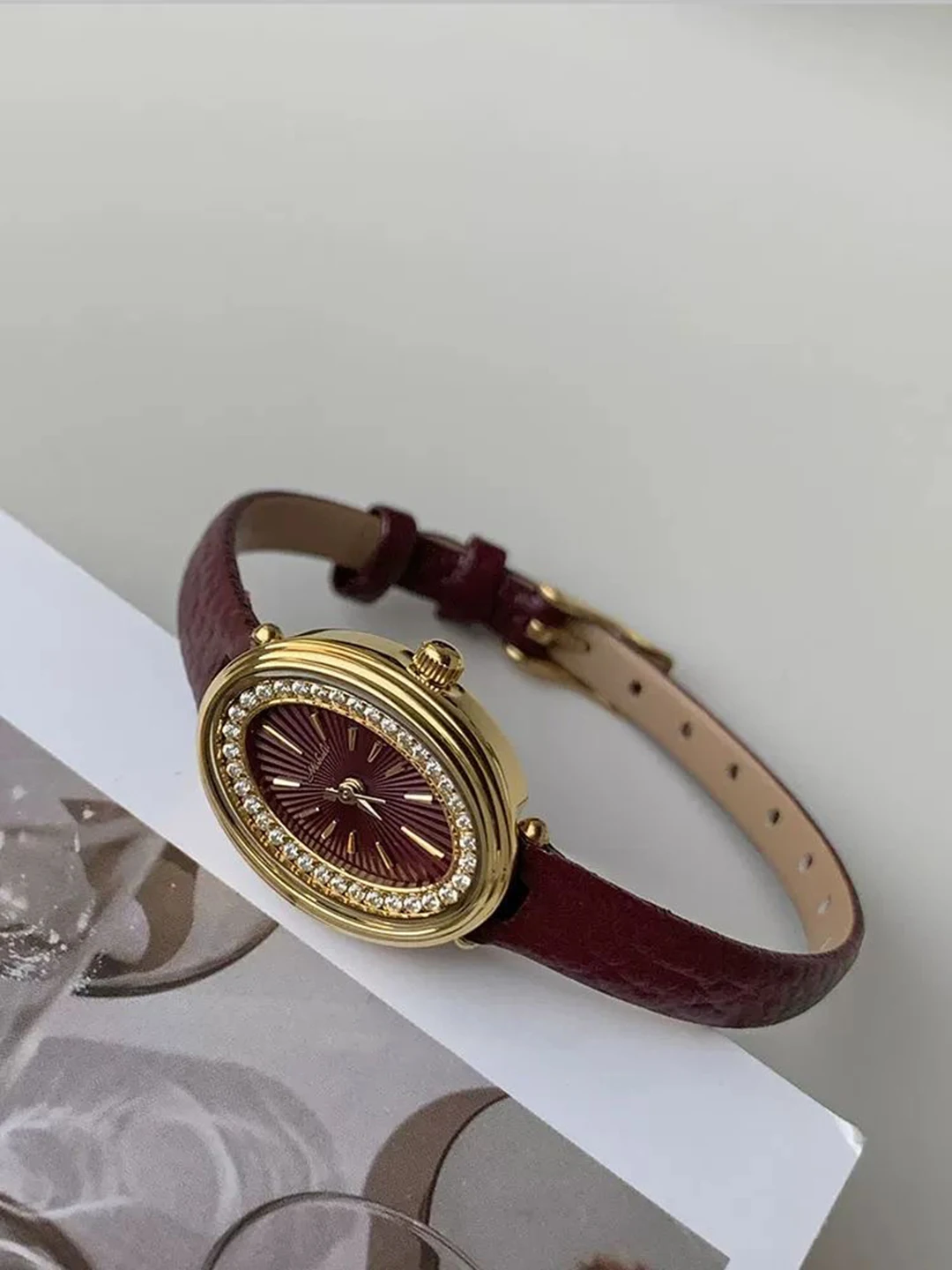 Women Quartz Watch Luxury Oval Shaped Diamond Reloj Vintage Red Clock Ladies Orologio Gold Dial Black Leather Strap Wristwatch