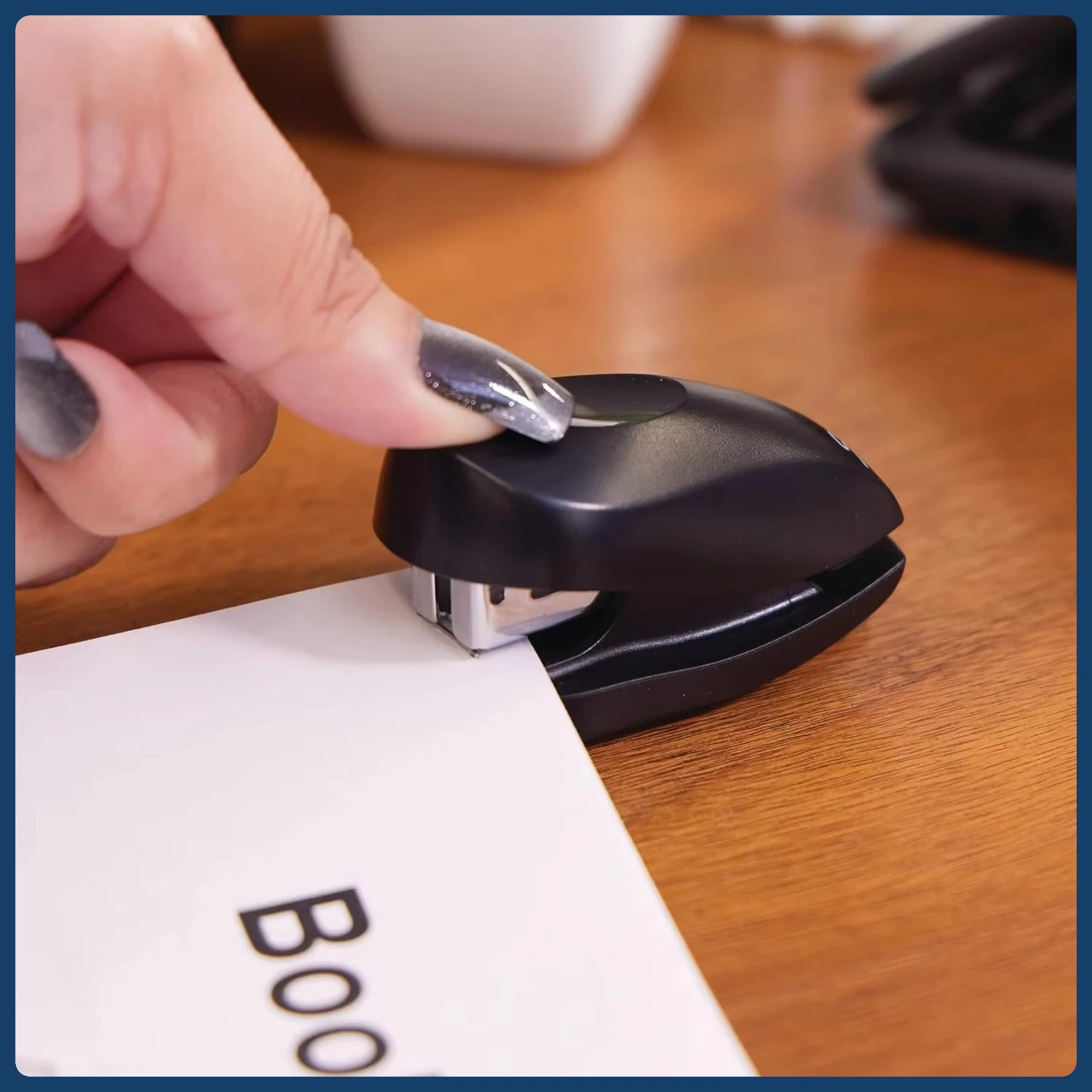 Juego de grapadora definitiva: capacidad de 12 hojas, mini grapadora a prueba de atascos con removedor. 1000 grapas para estudiantes, manualidades