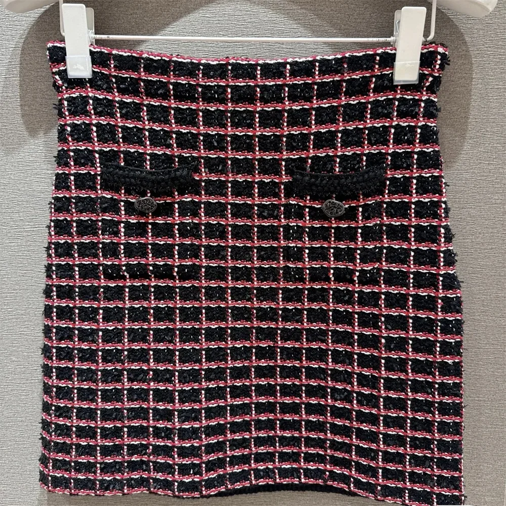 Ensemble de tricots à carreaux pour femmes |   Cardigan à manches longues et col rond et mini-jupe trapèze |   Tenue élégante de printemps 2025