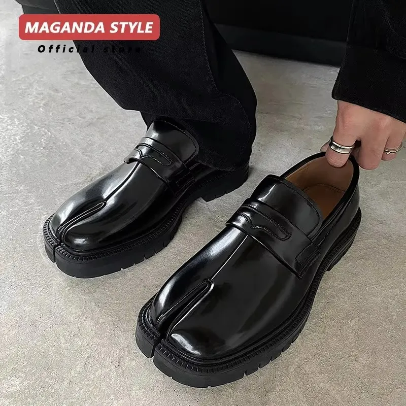 Zapatos Maganda Tabi Mocasines para hombres y mujeres Zapatos de cuero casuales con suela gruesa y punta dividida