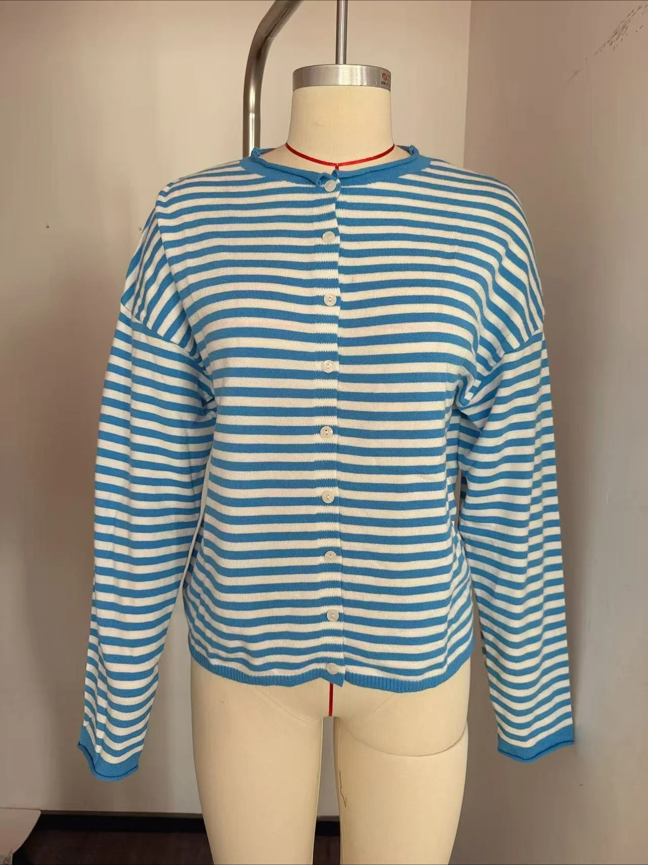 

2025 Autumn Winter New Women's Striped Contrasting Sweater Long Sleeved Casual Cardigan