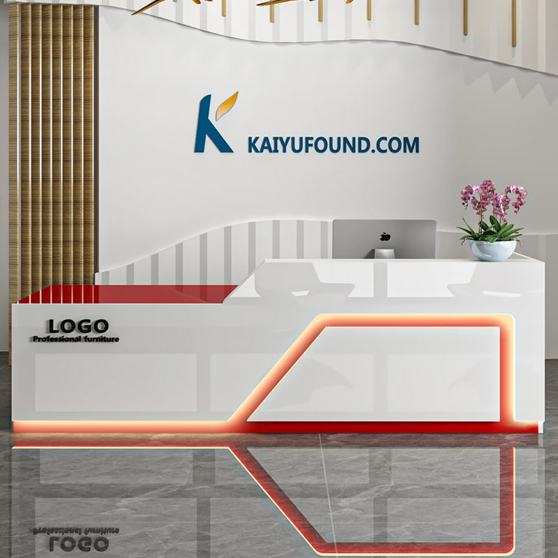 Рисунок 5 - Кассир, белая барная мебель для