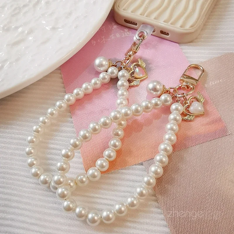 

Женский браслет с подвеской в виде сердца ангела