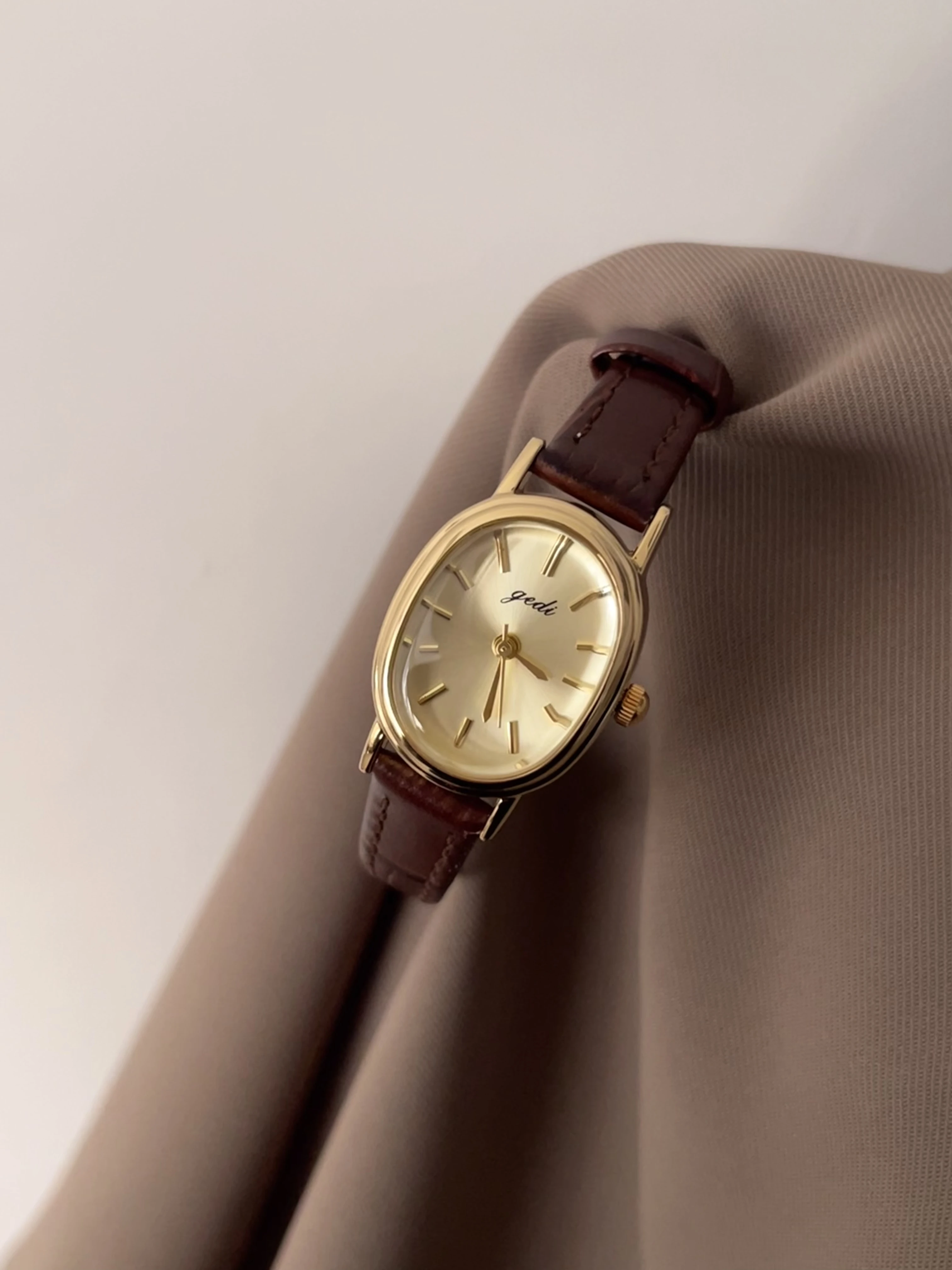 Women'S New Minimalist And Elegant Watch, Vintage Leather Strap, Small Gold Watch, High-Quality Selected Timepiece.