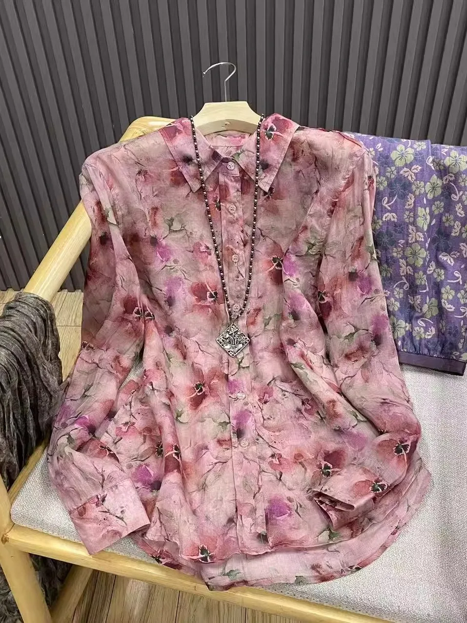 カジュアルな長袖コットンリネン女性用トップス、花柄プリント、重ね着に最適、万能なベーストップ、春と秋に快適で通気性...