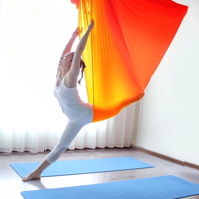 Green Aerial Yoga Hammock, 5 Meters Long with A Complete Set of Accessories, Designed for Home Use and Yoga Studios