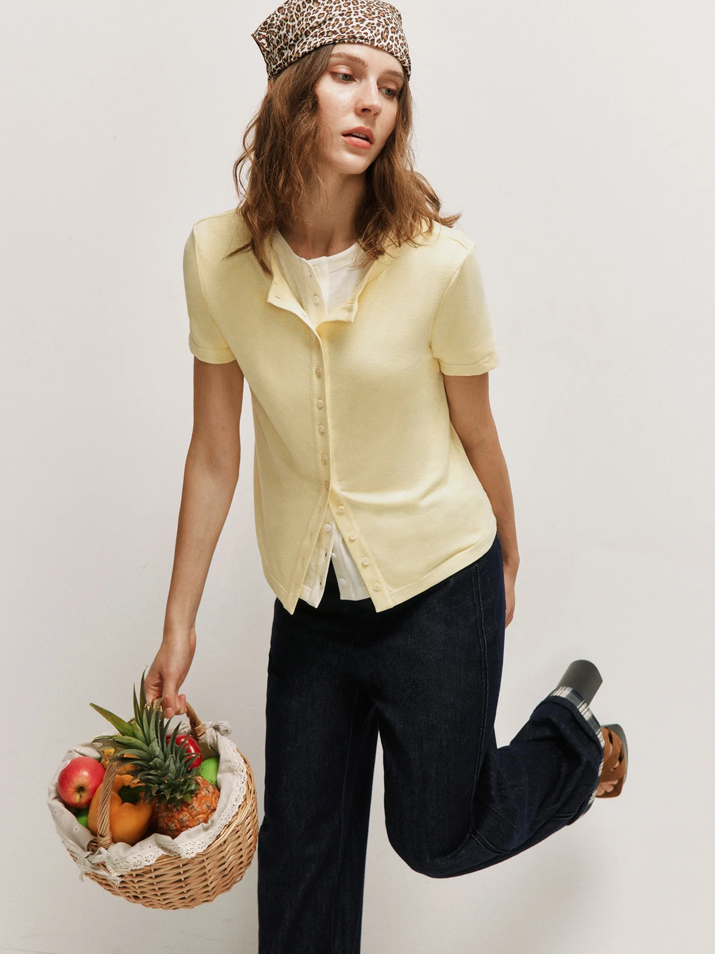 

Soft Skin-Friendly Classic Sle Women's Knitted ort Sve T-irt Henry Collar Top Breathable French Sle Straight Cut