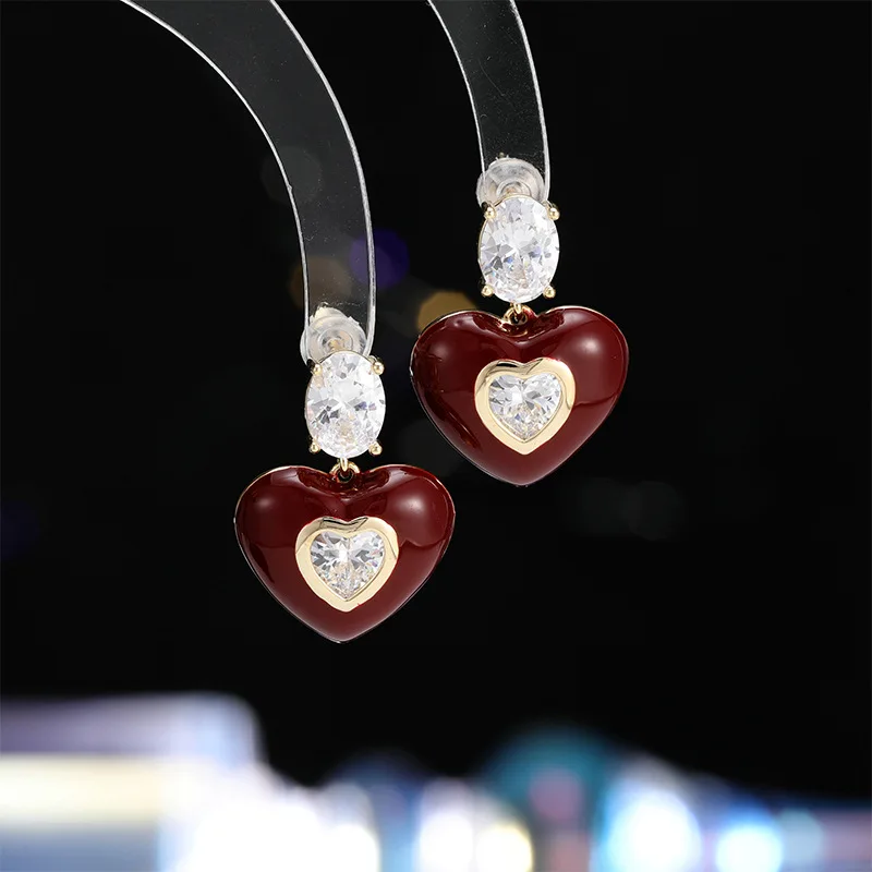

French retro and simple oil-drip heart zircon earrings, elegant and versatile, wine red heart stud earrings for women