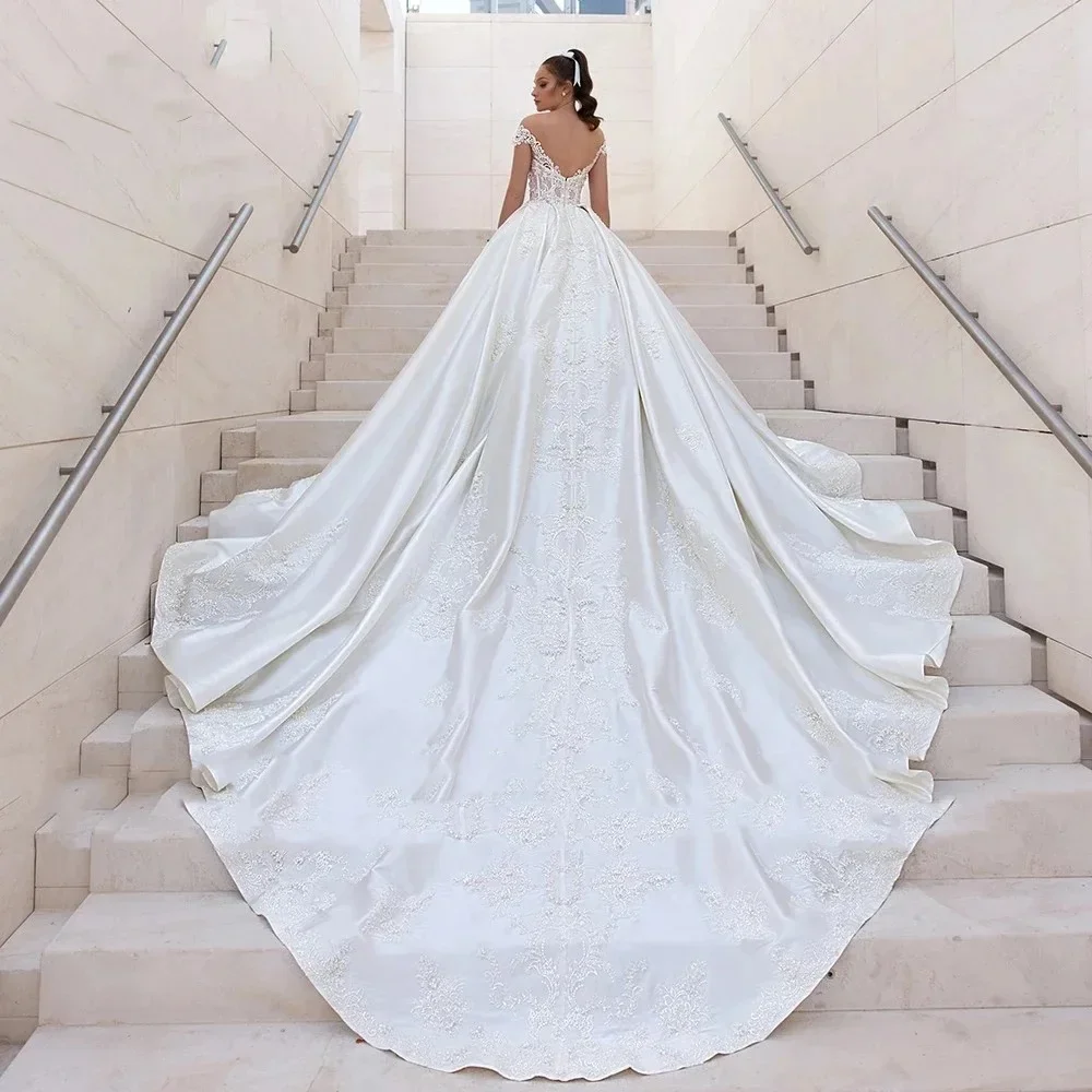 Sexy sem costas uma linha vestidos de casamento de cetim luxo applique sem mangas vestido de noiva trem catedral vestido de noiva personalizado 2025