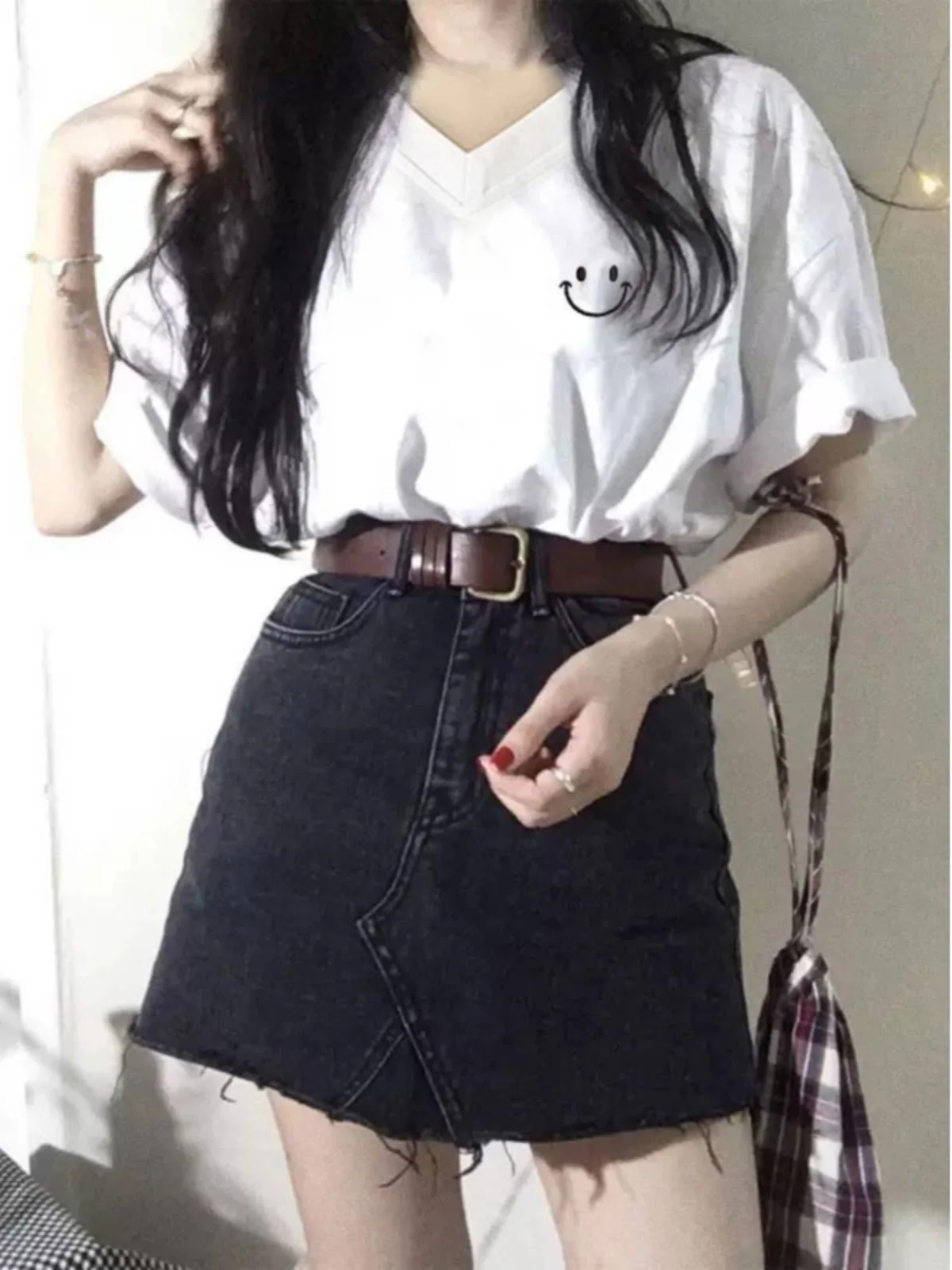 Retro Style White V-Neck Short Sleeve T-Shirt Women's Fashion Chic Brand Summer Top Shoulder Width Regular Length Casual Wear