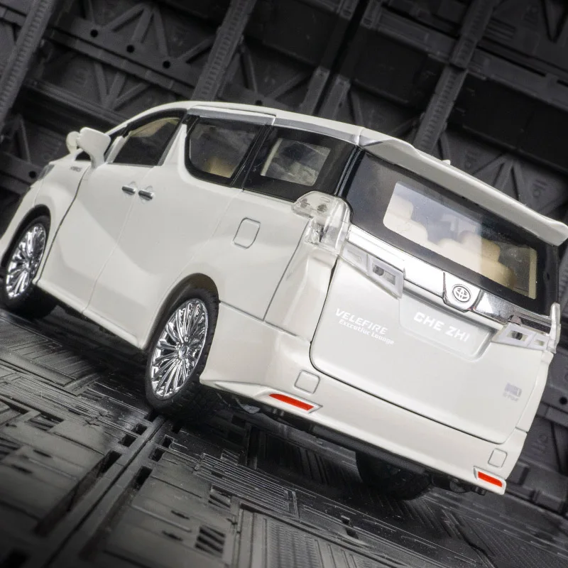 

Модель автомобиля из сплава 1/24 MPV, двери, передний капот и дверь багажника можно открыть имеет имитирующие функции звука и освещения.