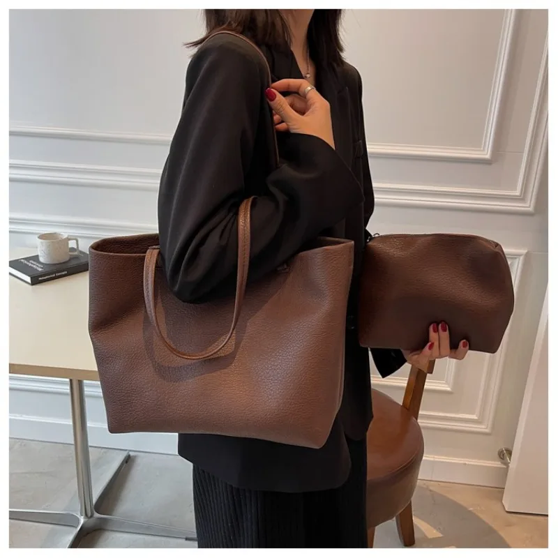 

Stylish Design Portable Commute Shoulder Bags Glossy PU Shoulder Bags Large Capacity Versatile Handbags for Women 2025 New