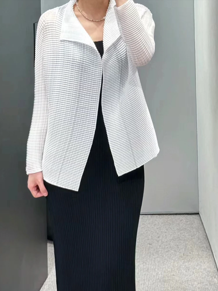 

Spring 2026 Short Casual Long Sleeve Women's Jacket Pure Color Versatile Pleated Collar Commute Style Polyester Fiber Shirt