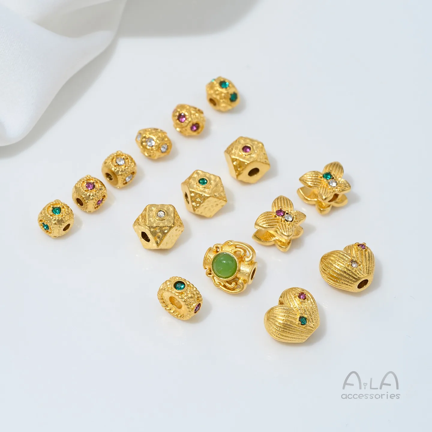 

Copper Plated Gold Zirconium Heart-shaped Butterfly Hammer Beads Diy Handcrafted Beaded Bracelet Necklace Accessory Material