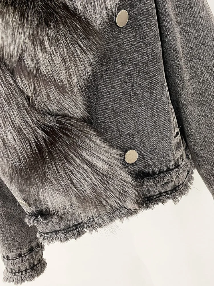 سترة ZMEENNA من قماش الدنيم الرمادي المتعثر للنساء مع ياقة من الفرو الفضي الفاخر ملابس خارجية شتوية أنيقة ودافئة ZM3400