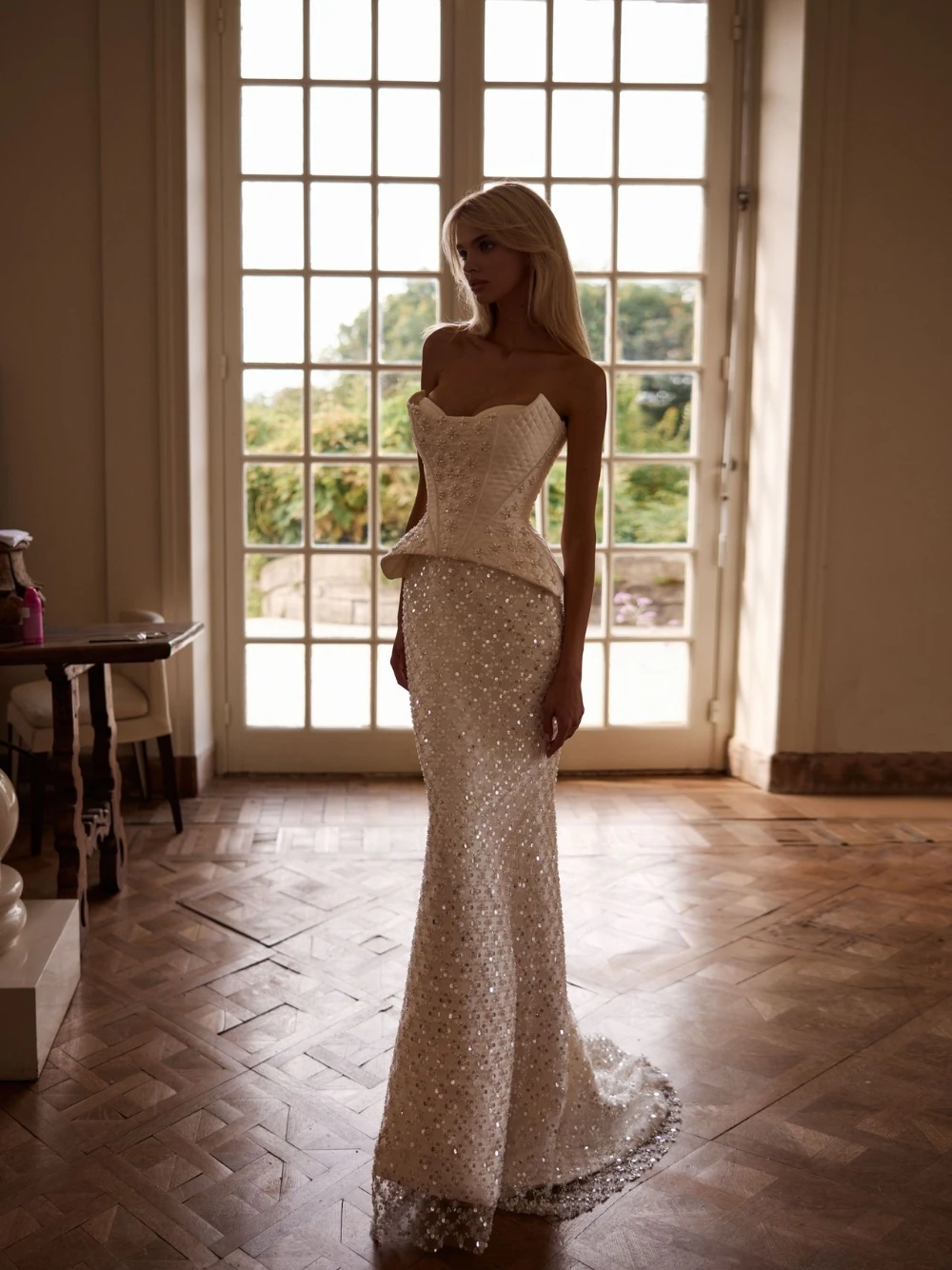 Stylish White Sequined Mermaid Wedding Dress Strapless Corset Beaded Bridal Gown With Train Stunning Sleeveless Women Wear