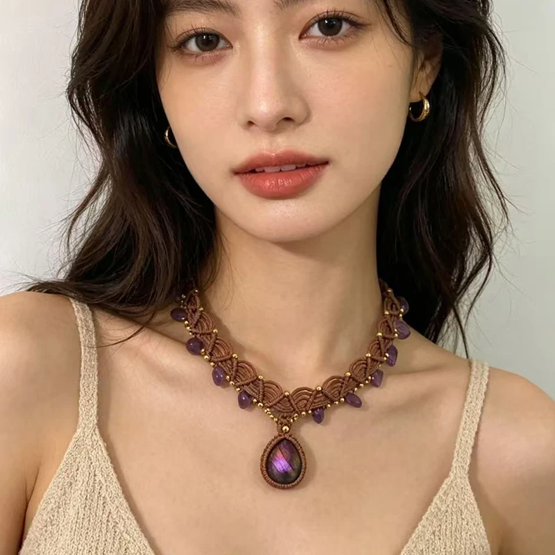 collier-artisanal-en-macrame-avec-pierres-naturelles-retro-labradorite-et-œil-de-tigre-bijou-vintage-fait-main