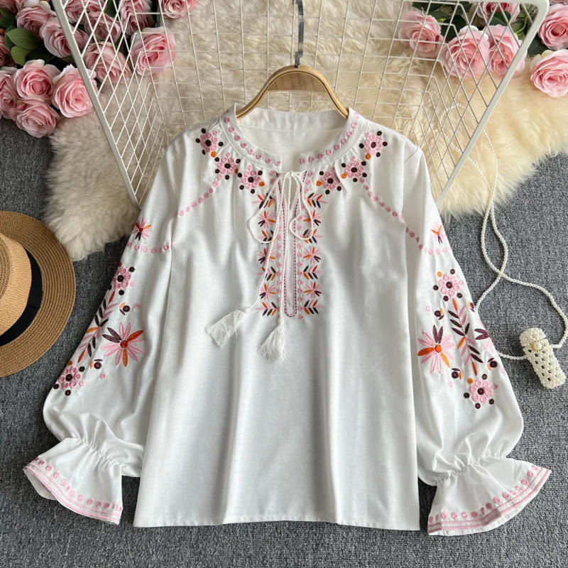 

Блузка в стиле бохо с цветочной вышивкой, женская, с круглым вырезом, на шнуровке, с расклешенными рукавами, свободная, повседневная, пляжная, для отпуска