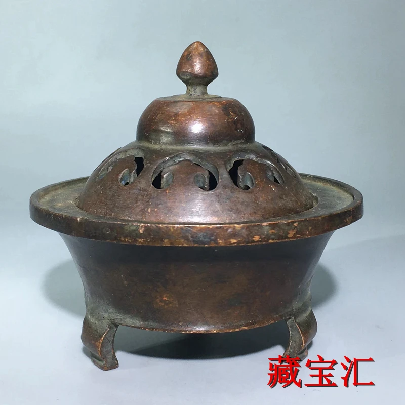 

Three legged tripod hollowed out copper incense burner tabletop offering decoration for rural return items made Qianlong era