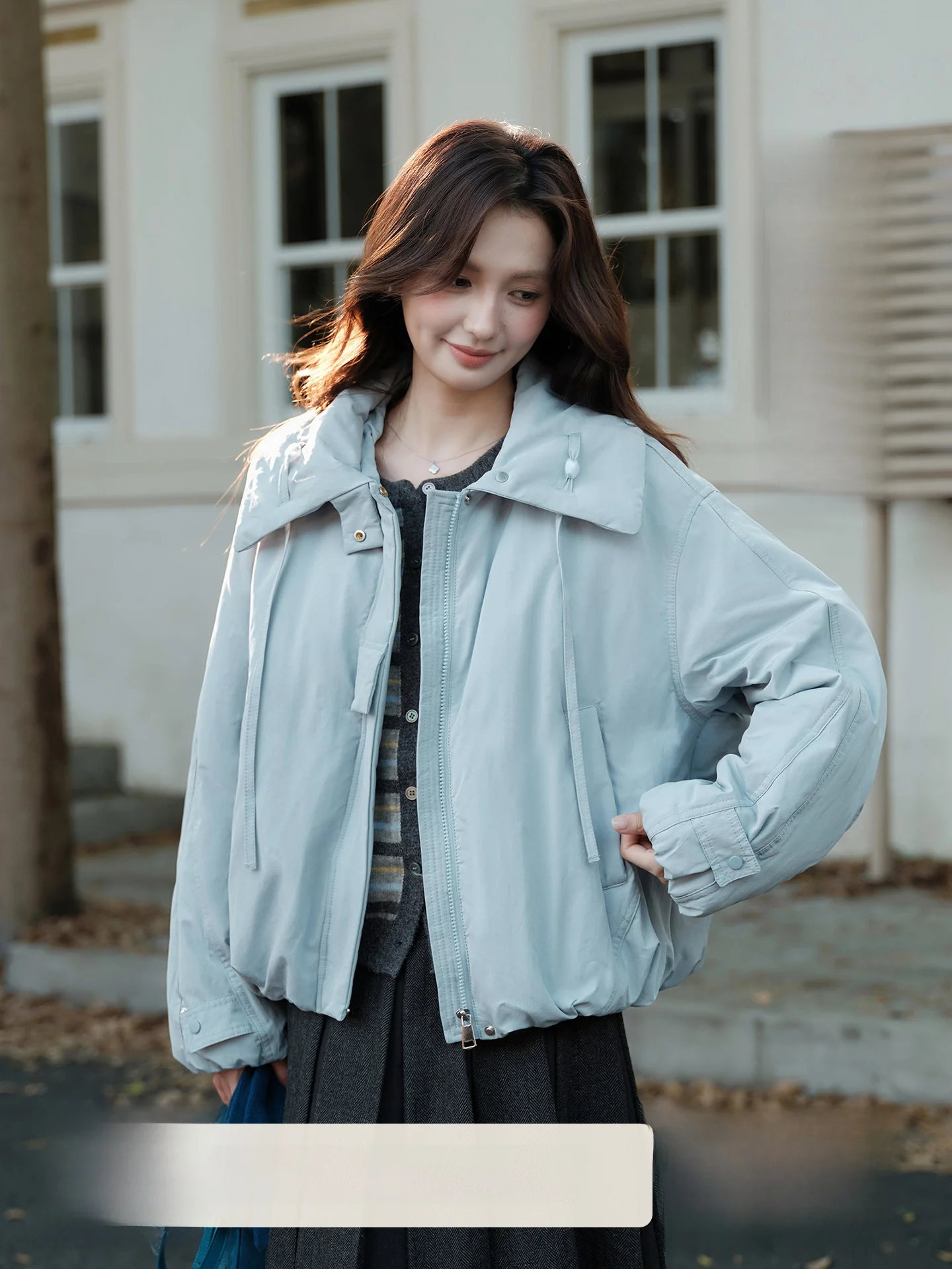 

Женская утепленная куртка-пуховик белого цвета с большим воротником, теплая, свободного кроя, с длинными рукавами, на молнии, для повседневной носки