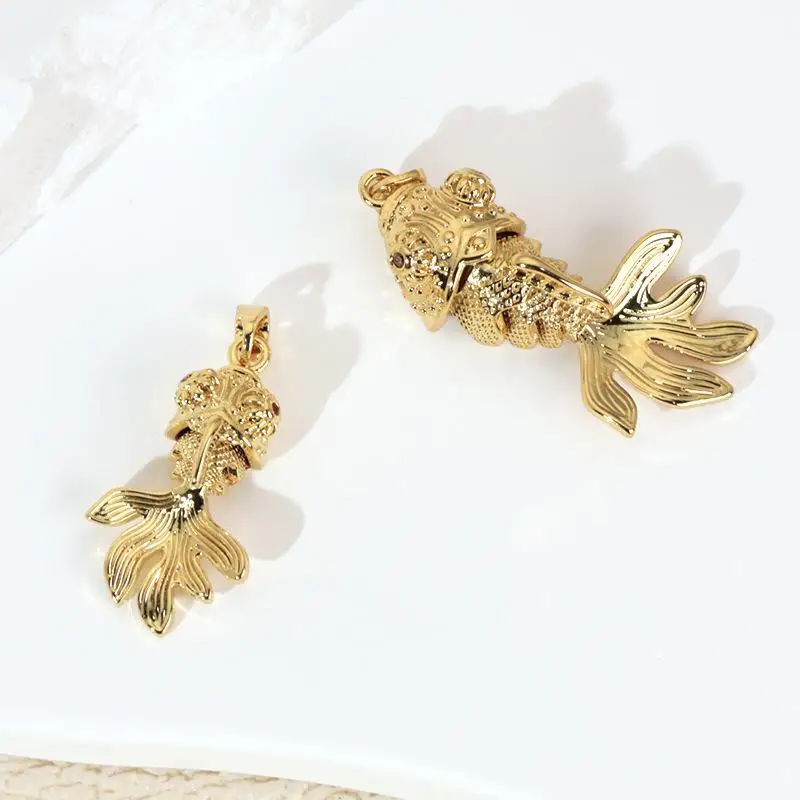 Rame Oro Reale che Conservano il Colore Galvanotecnica Koi Pesce Rosso Carpa Altalena Ciondolo Fai Da Te Bracciale Collana Orecchino Accessori
