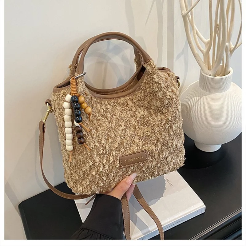 

Vintage Inspired Leather Messenger Bag For Women With Crossbody Strap For Practical Daily Use