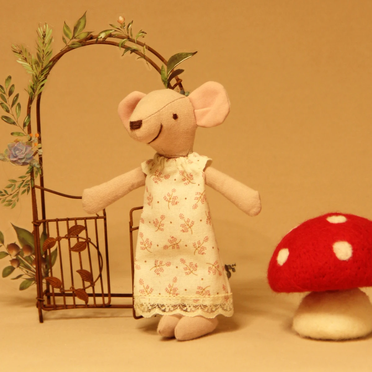 H-13Cm Changeable Mouse with Floral Dress Suitable for Dollhouse Accessories Suitable for Children's Day Gifts and Birthday Gift