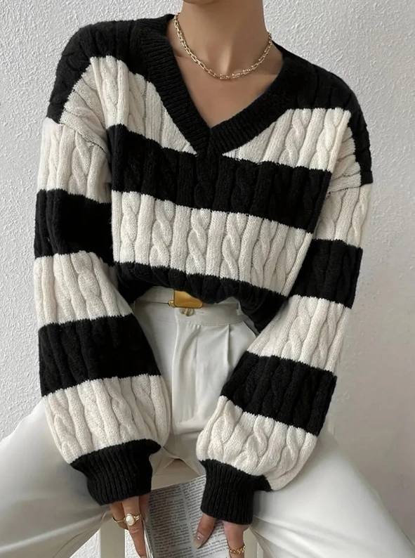 Women's loose and fashionable casual V-neck retro contrasting striped sweater for autumn and winter 2025 new women's clothing