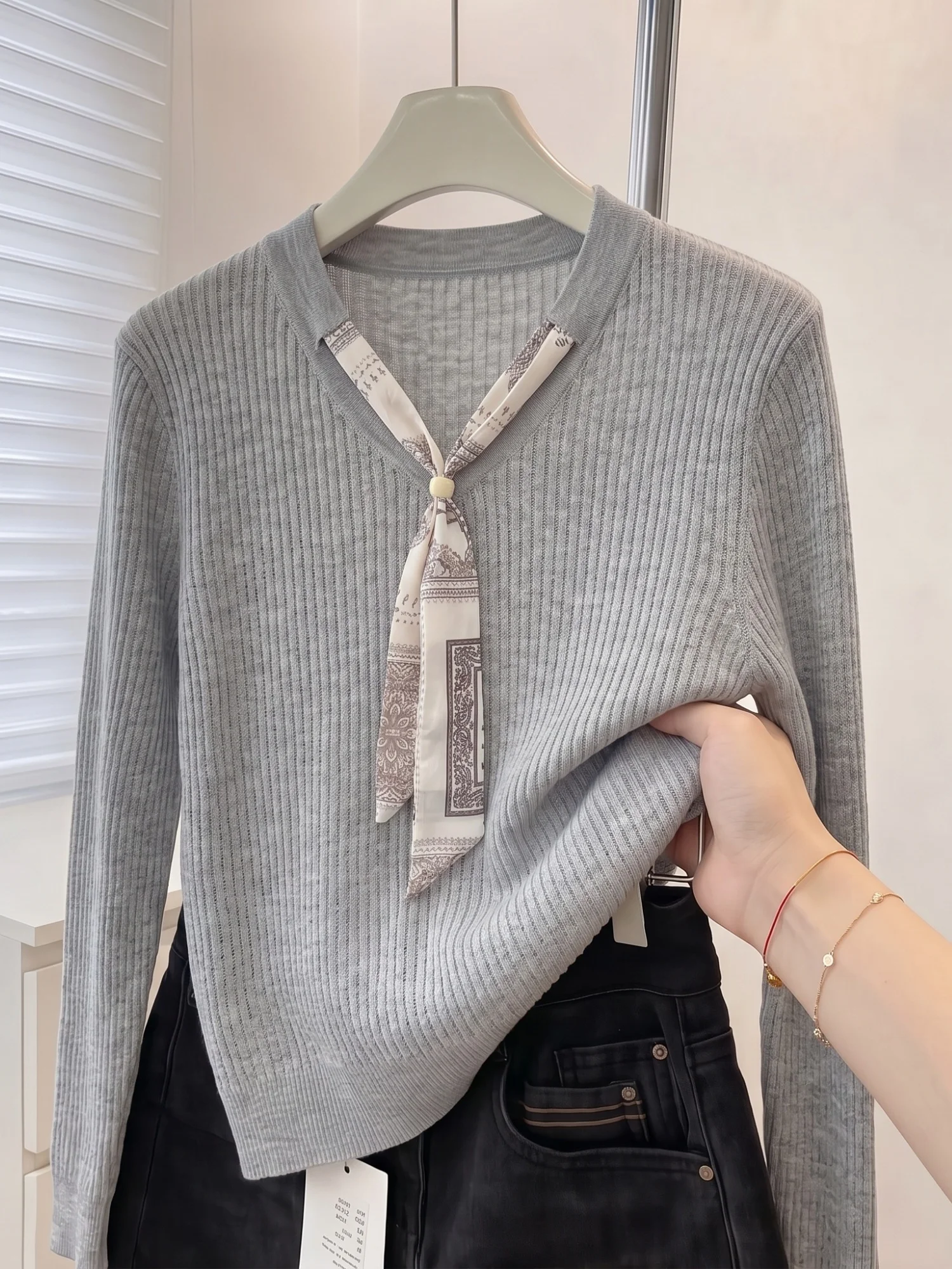 Gray Silk Scarf V-neck Shoulder-length Knitted Sweater Women's plus Size Fashionable Early Autumn New Style Casual Comfortabl...