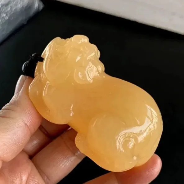 

Натуральный афганский нефритовый сувенир Пи Сю с ручкой и гравировкой топазом, универсальная модель