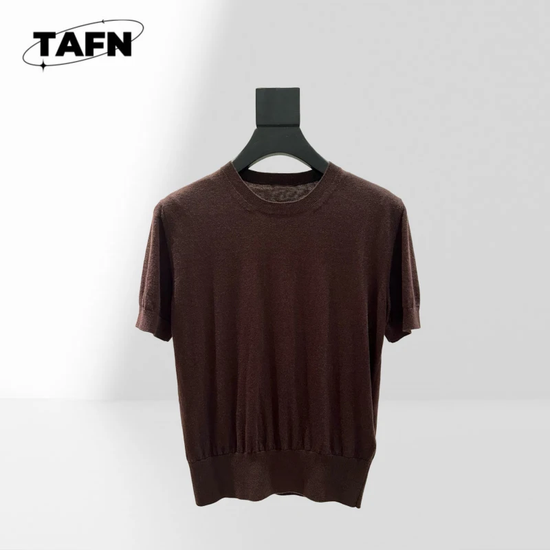 

Streetwear Style T-Shirt | Bold Prints for Trendy Wmoen & Women | Urban Fashion Vintage Music T-Shirt for Concerts AK0206