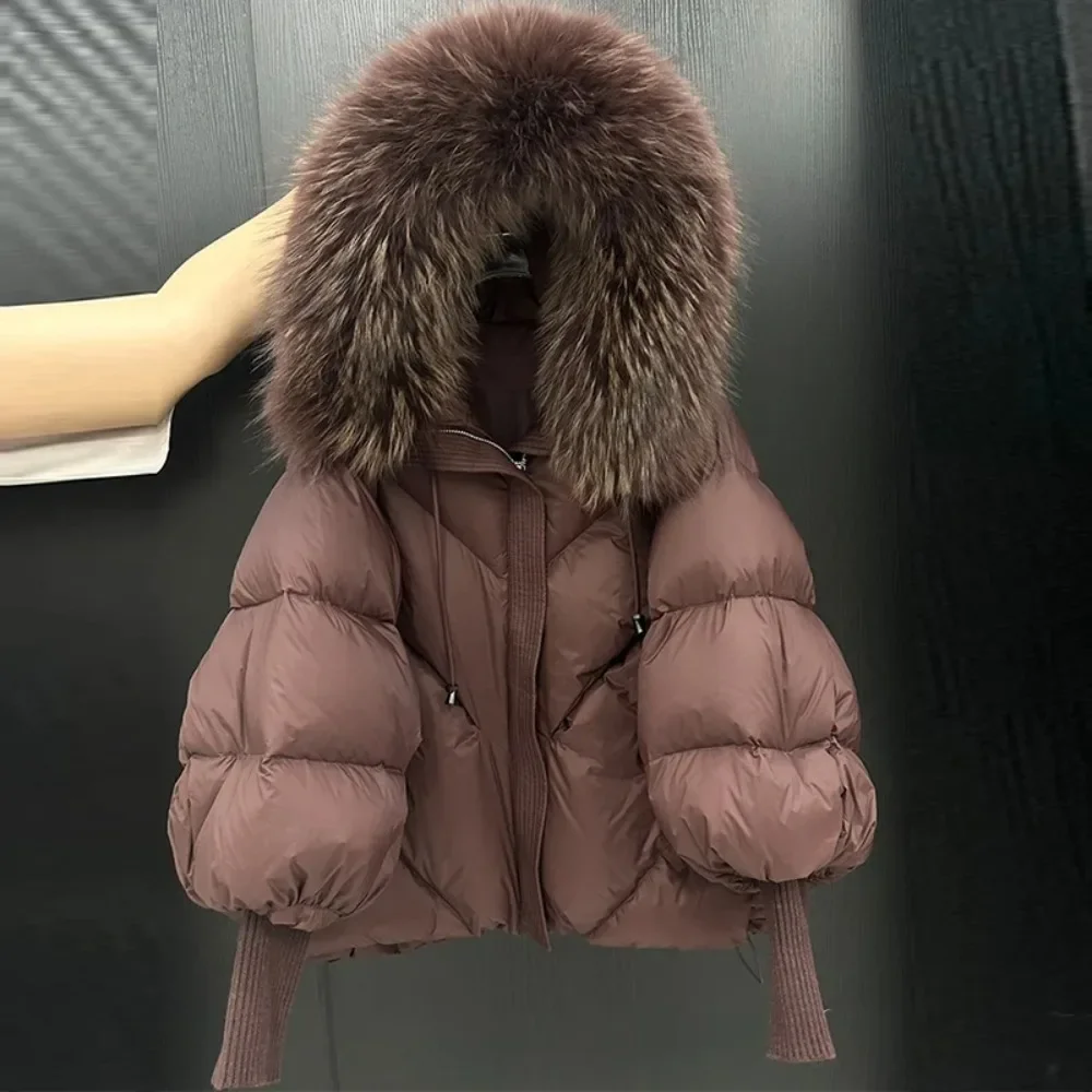 Cappotto di pelliccia di realtà Nuovo inverno Grande piumino con cappuccio in vera pelliccia da donna Addensare manica calda lavorata a maglia Piumino d'anatra bianco Parka medio lungo