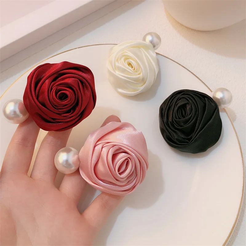 New Elegant Advanced Sense Side Broken French Gentle Girl Satin Rose Pearl Hairpin Hair Bangs Clip Hair Accessories