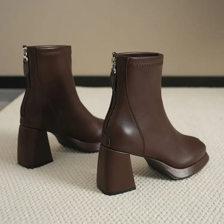 Damen Plateau-Stiefeletten mit eckiger Spitze, Reißverschluss hinten und Blockabsatz – Modische kurze Stiefel – Detail 16