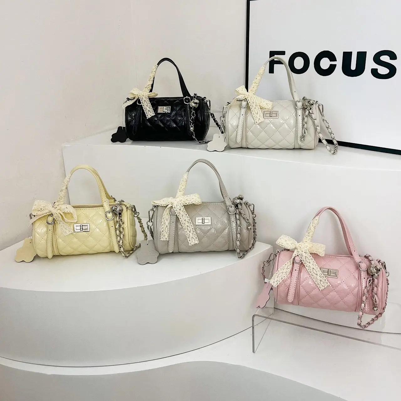 

‌2025 Summer Korean Style Minimalist Pillow Bag Women Adjustable Handle Chain Niche Design Chic