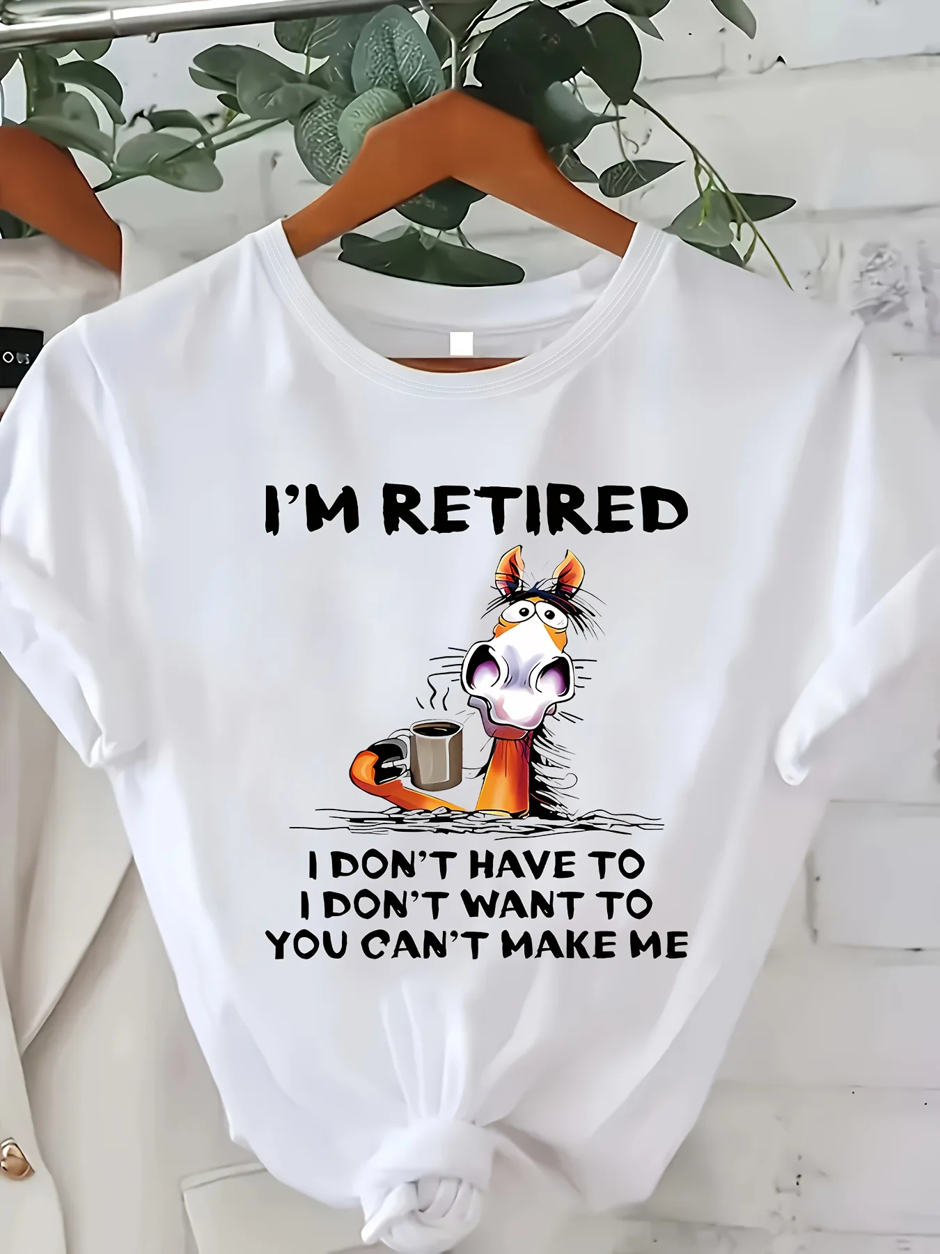 

Plus Size Women's Casual T-Shirt with Humorous "I'm Retired" Cat Print - Short Sleeve, Round Neck, Polyester Blend