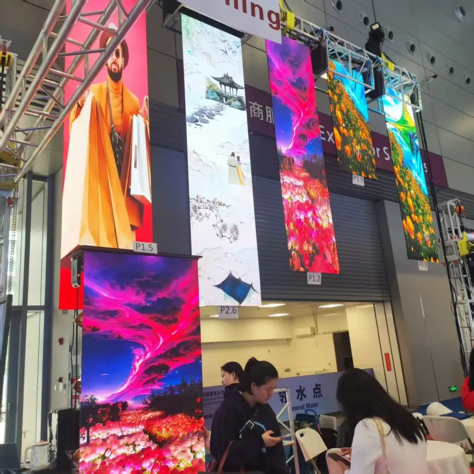 

High-definition and high-brightness indoor mechanical rotating and lifting LED display Roller Shutter Electronic display screen
