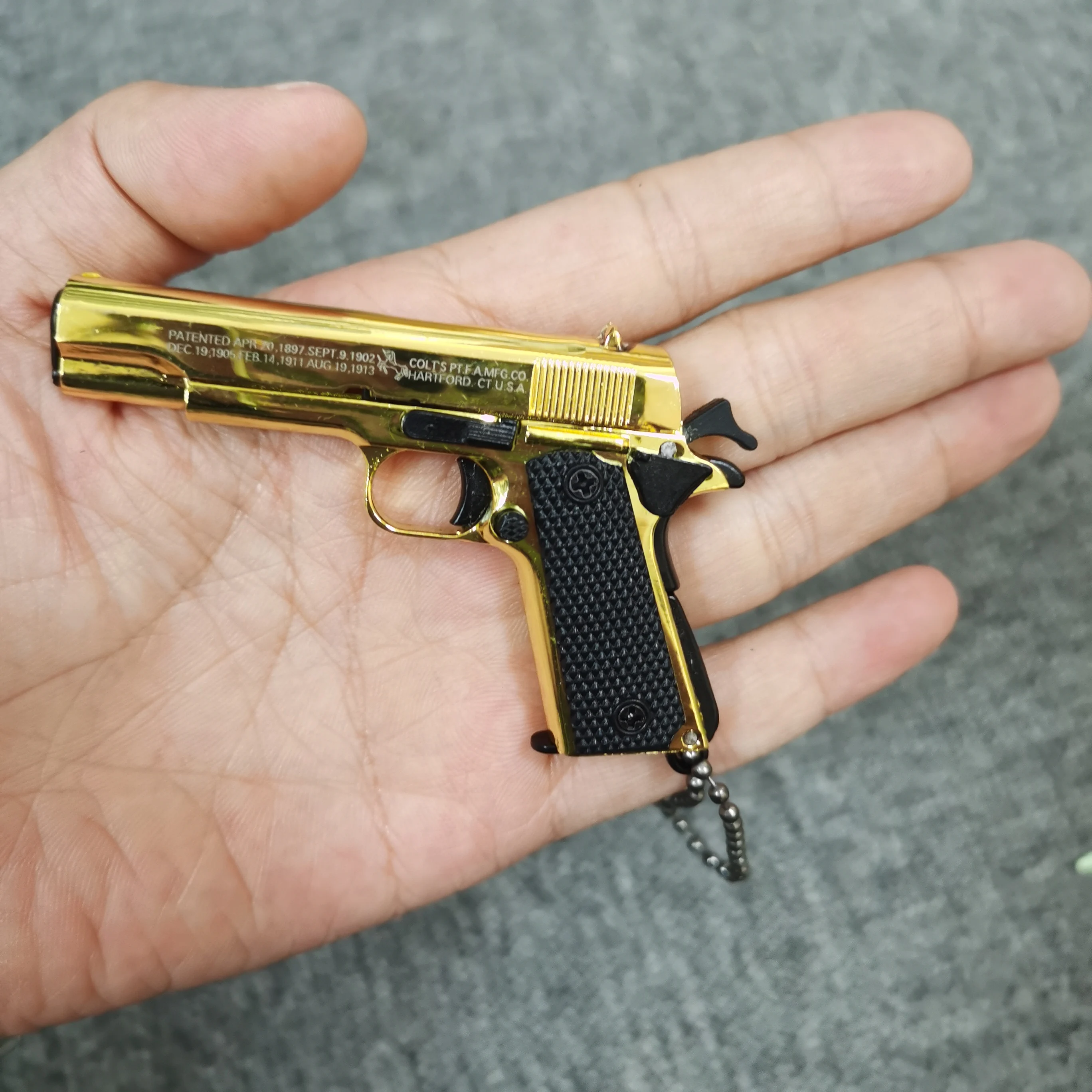 1:3 Metal Gold M1911 Colt Toy Gun Model FakeGun Mini Alloy Keychain Look Real Collection Pubg Prop Birthday Hanging Gift For Boy