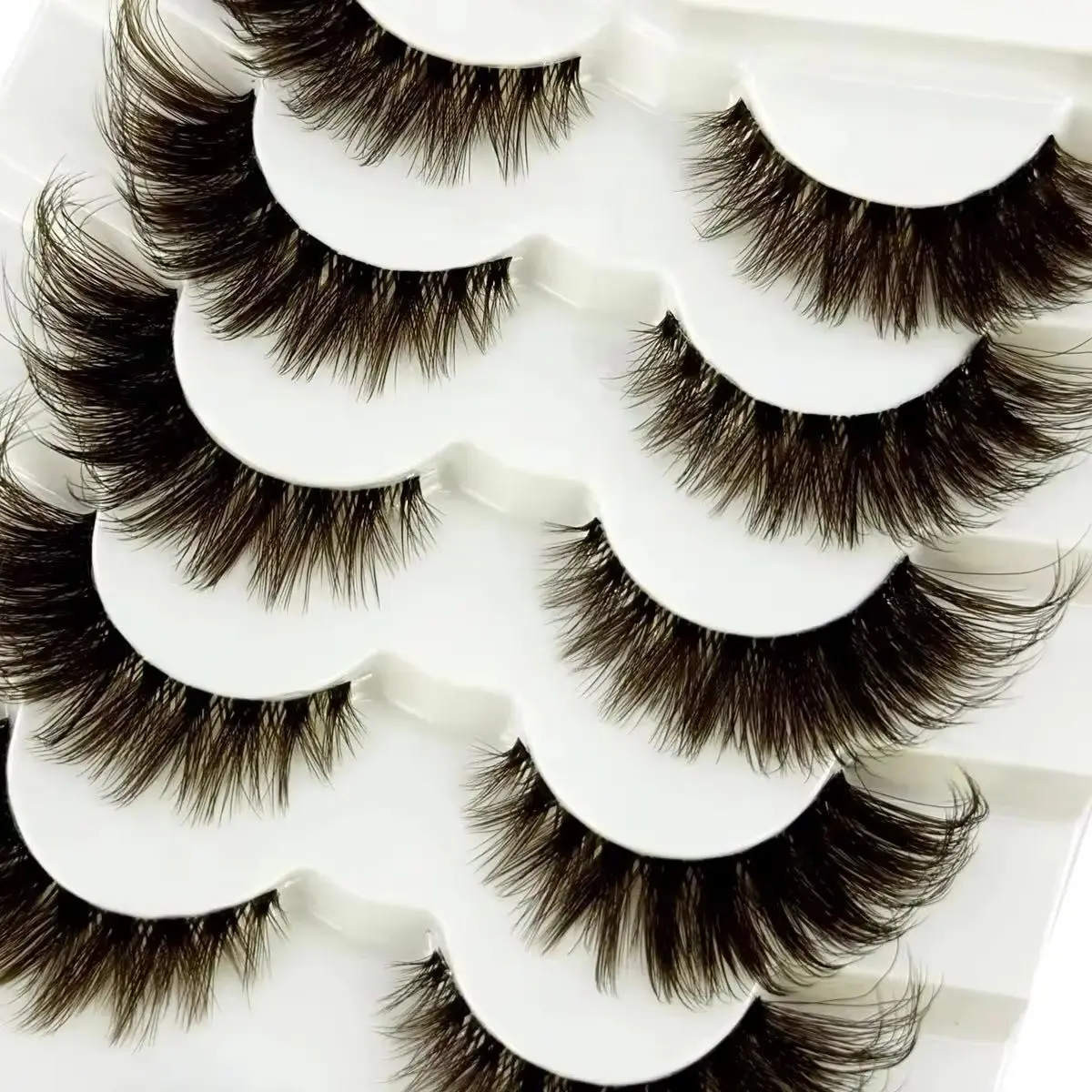 6Dブラウンつけまつげ、クリアナチュラルなまつげバンド付き、ふわふわしたブラウンカラーのまつげエクステ、フェイクミンクストリップまつげ