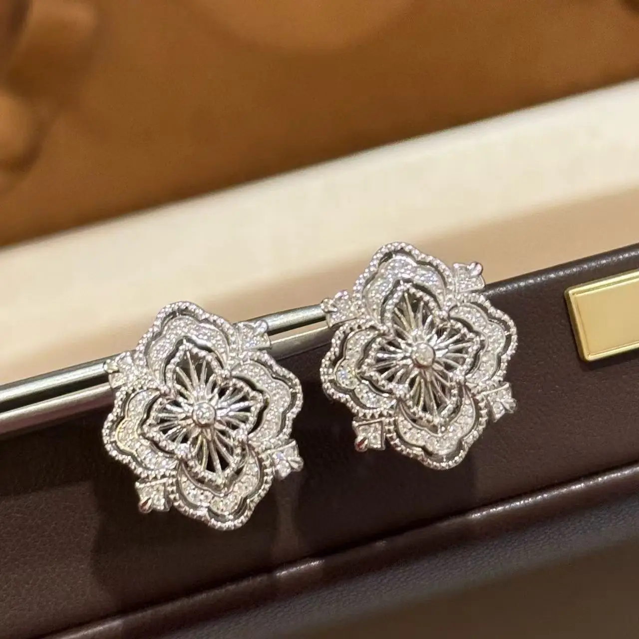 

100% 925 Sterling Silver Pave Full Zirconia 4 Leaf Flower Retro Pattern Stud Earrings For Women Fashion Jewelry Birthday Gift