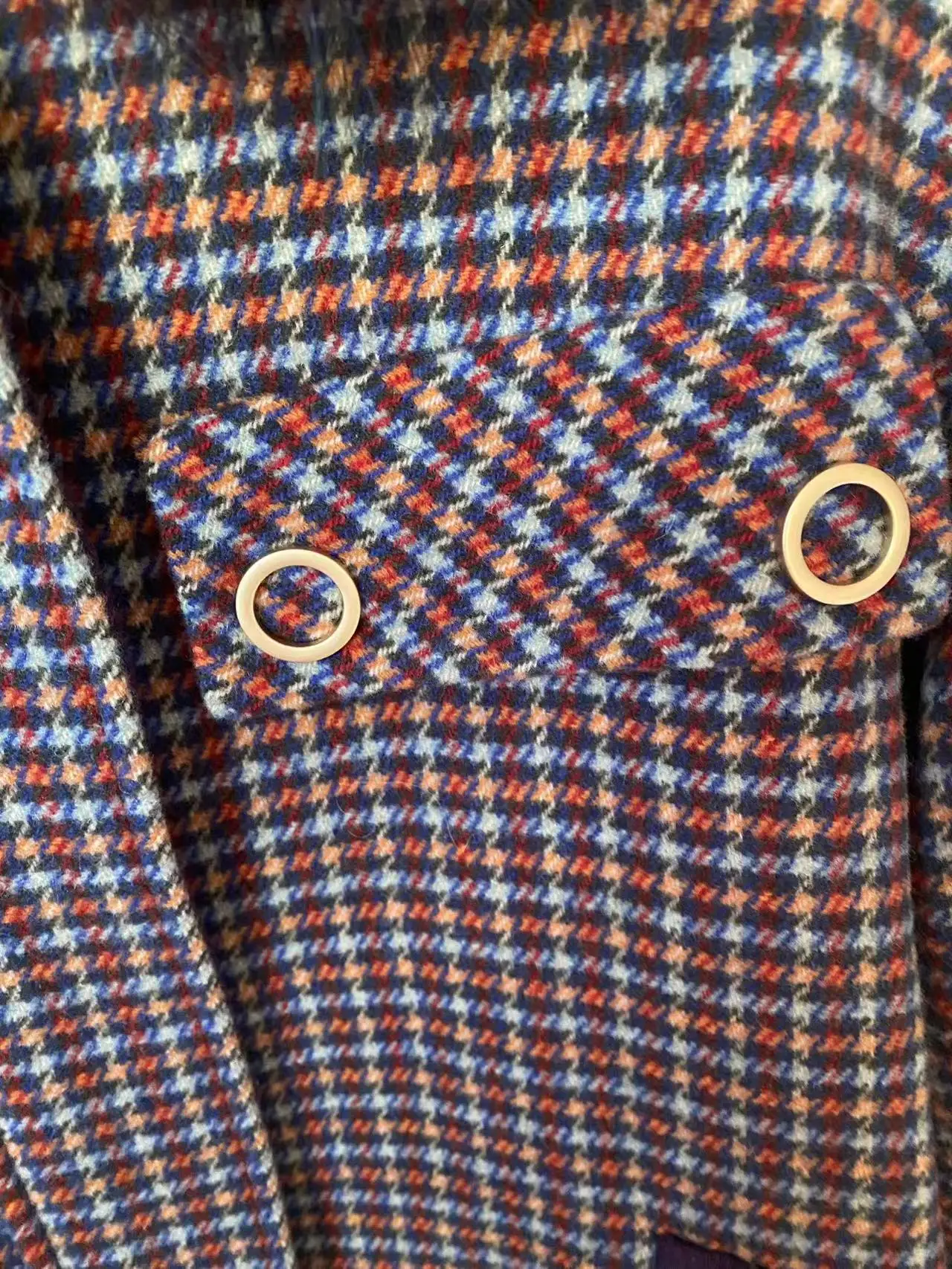 2025 Winter Plaid Coat Fur-Lined Hood Contrasting Details A single coat exudes retro elegance and luxury—a fashionable overcoat