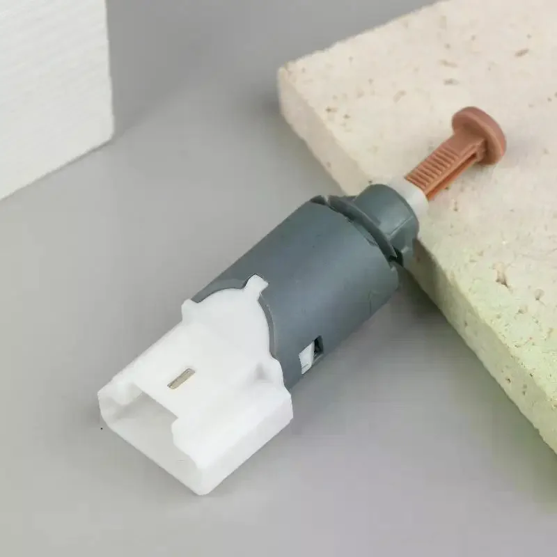 

Brake Pedal Sensor Switch 8200168238 FOR CLIO 3 FOR Twingo 2 FOR Megane 2 FOR Kangoo FOR Grand FOR Movano B