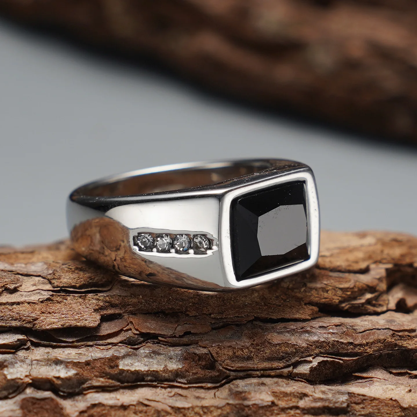 Herren Vintage Quadratischer Ring aus 316L Edelstahl mit Schwarzem Edelstein, Ideales Accessoire für Tägliches Tragen und zum Verschenken – Detail 6
